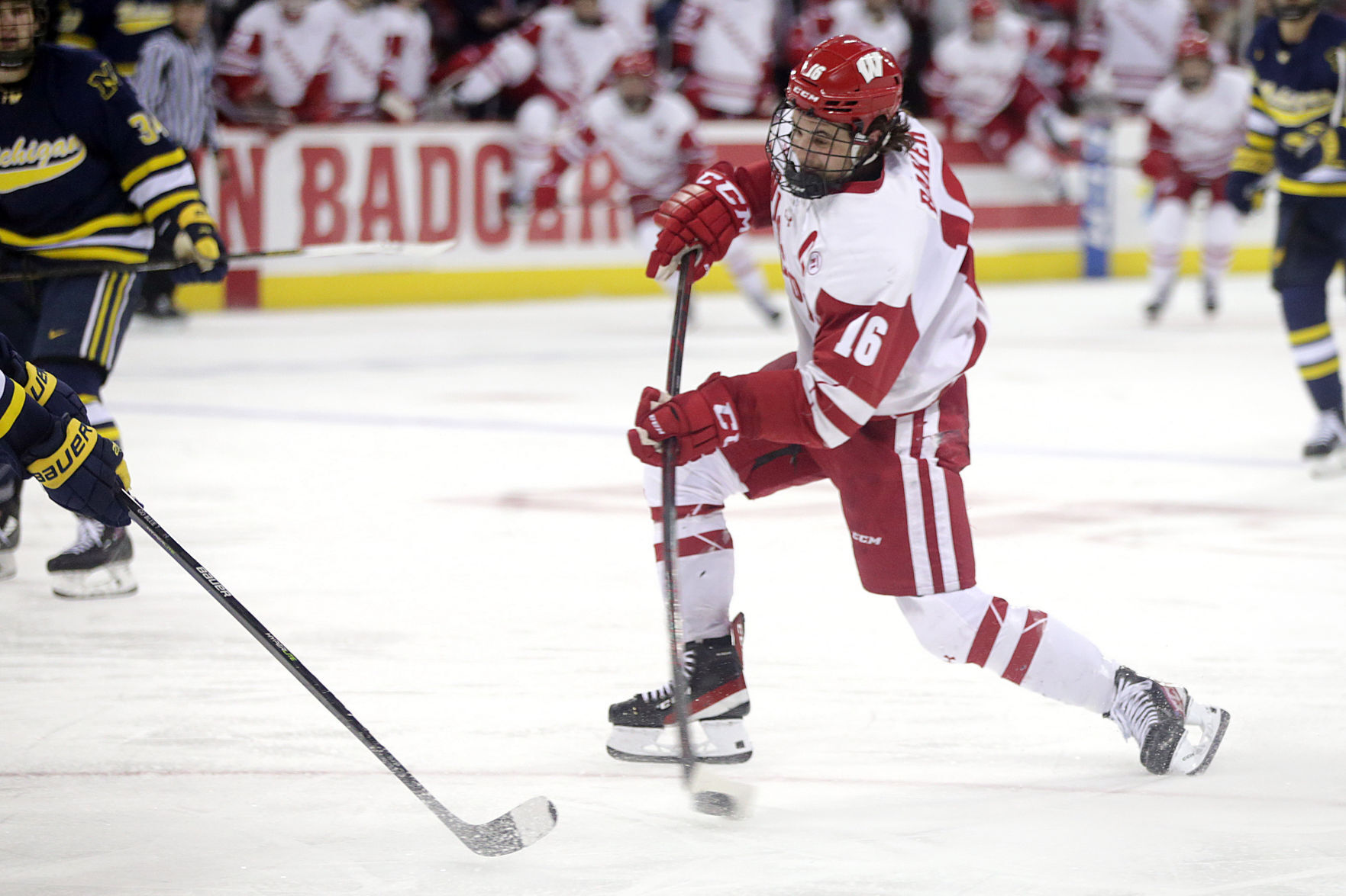 012822_uwhockey_10-01282022203350